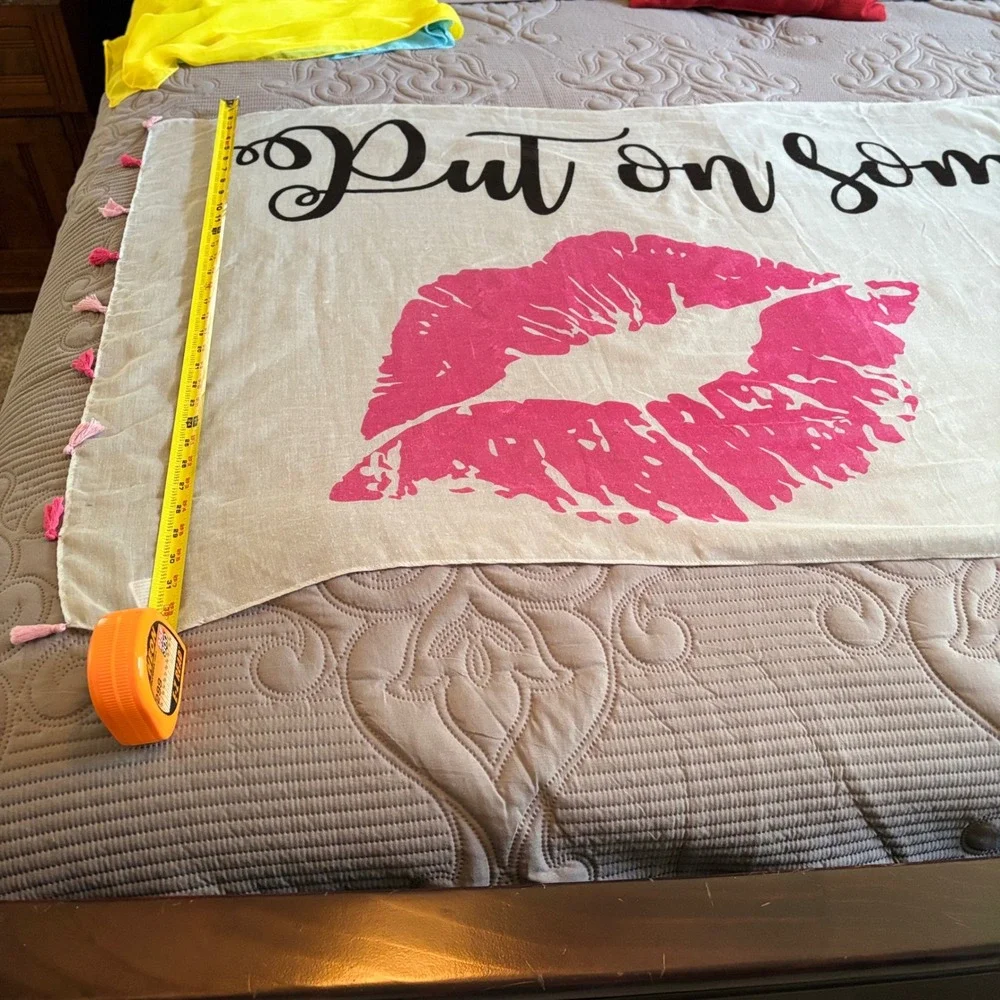 Laura Janelle Put On Some Lipstick & Hustle Tassel Scarf 32x75 Pink Lips EUC